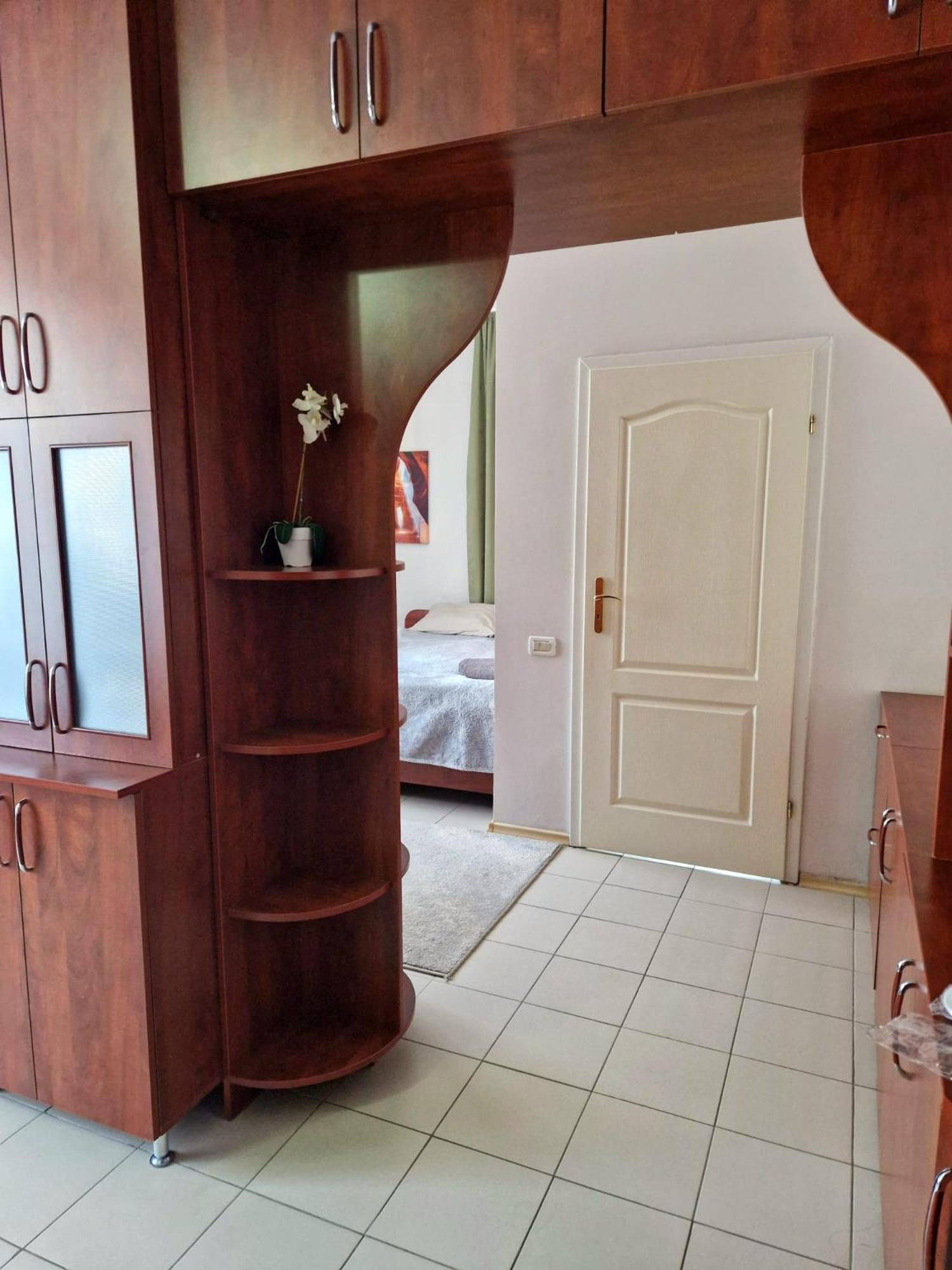 White House Aparthotel Balti Bagian luar foto